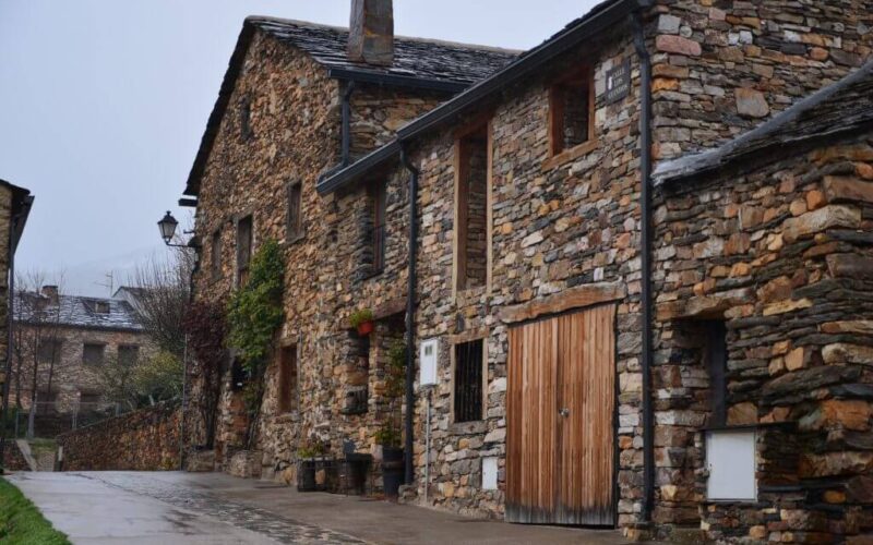 pueblos pizarra negra guadalajara